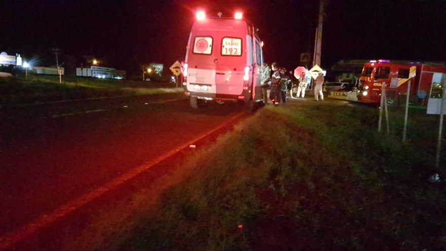 Mulher em surto é socorrida pelas equipes do Samu, Corpo de Bombeiros e Polícia Militar na BR-277