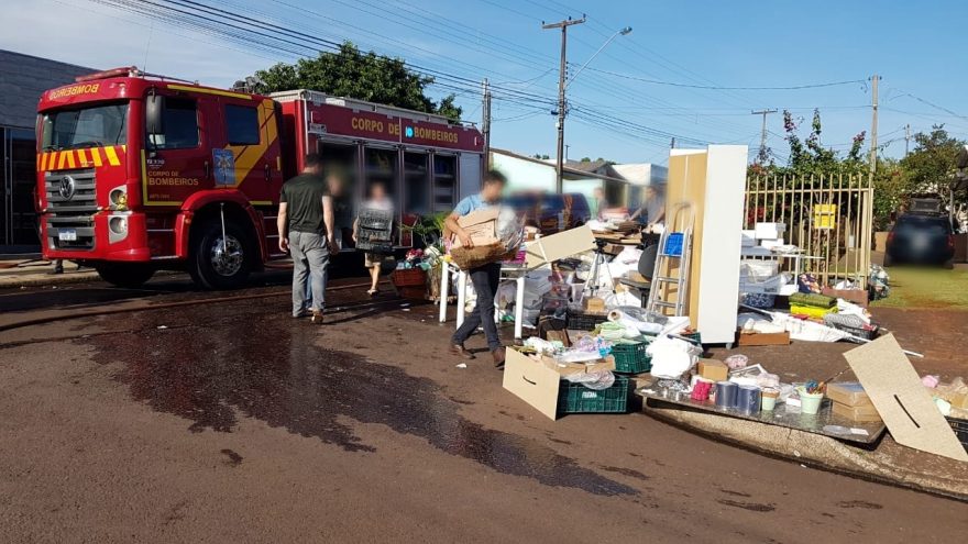 Corpo de Bombeiros é mobilizado para combater incêndio em fábrica no Nova Cidade