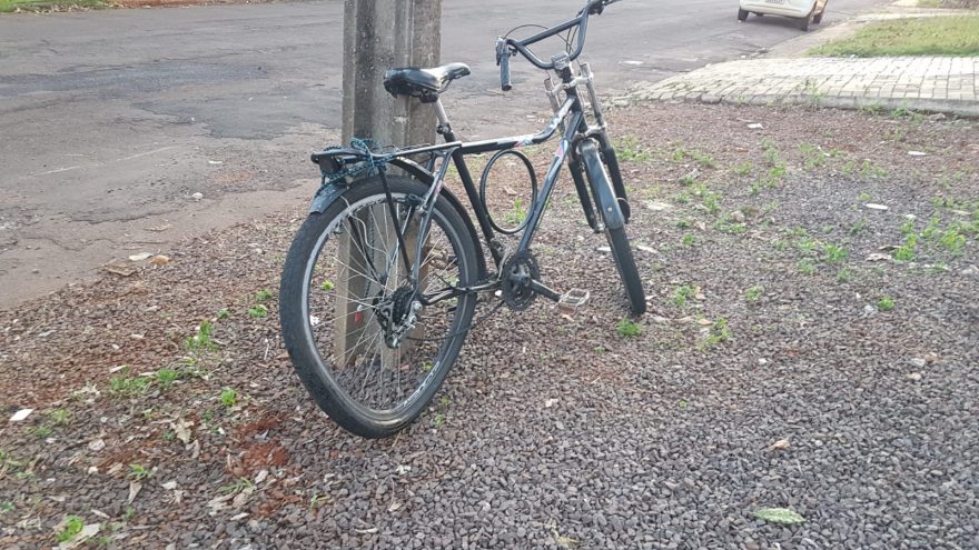 Homem se fere em acidente envolvendo carro e bicicleta