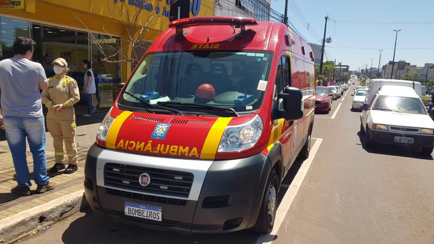 Ciclista colide contra porta de veículo no Bairro Universitário