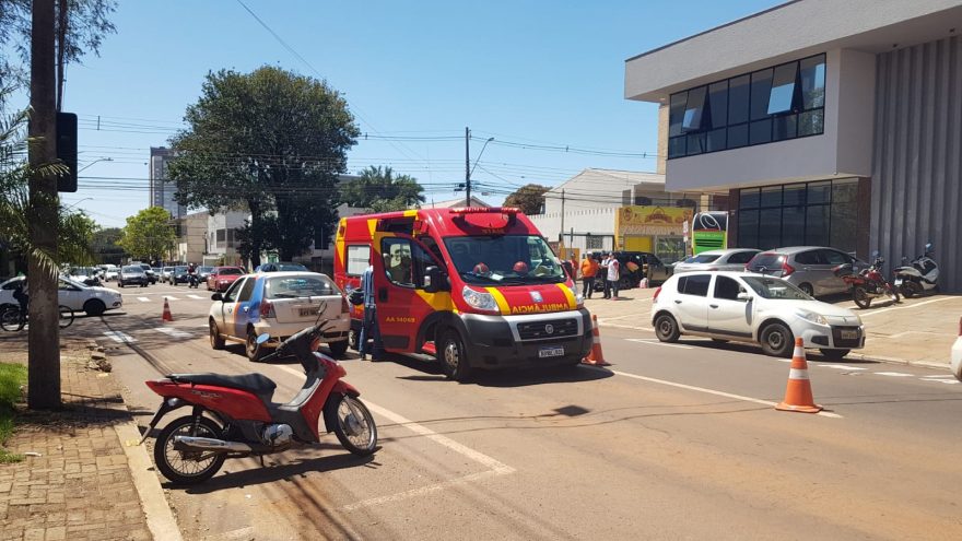 Carros se envolvem em colisão no Centro e Corpo de Bombeiros é mobilizado