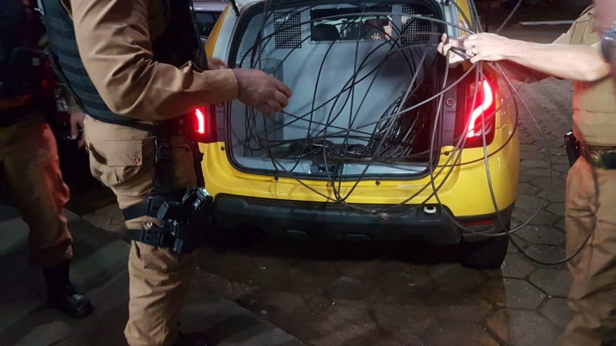 Fios de cobre são recuperados pela Polícia Militar; homem foi detido