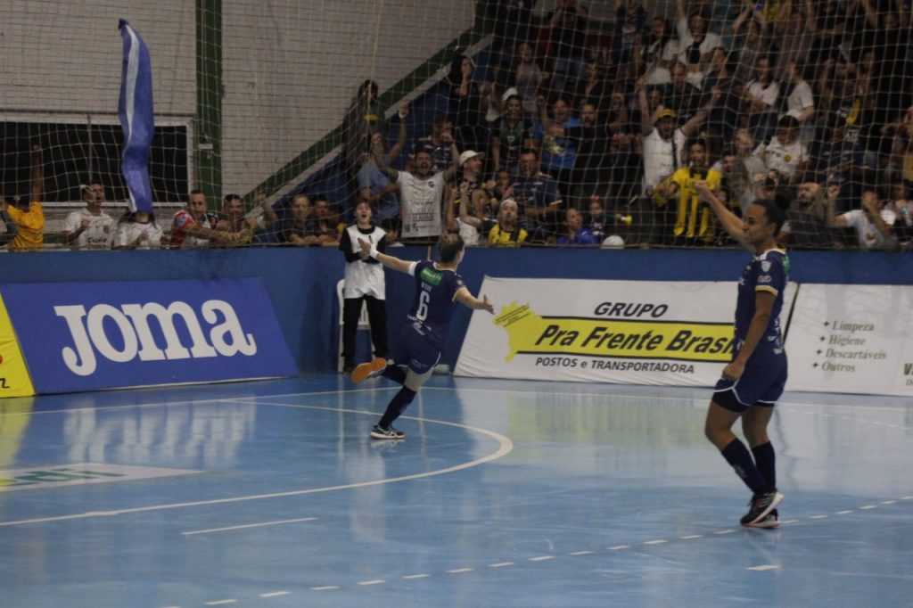Stein vence o Taboão no primeiro jogo pela final da Copa do Brasil com Ginásio da Neva lotado