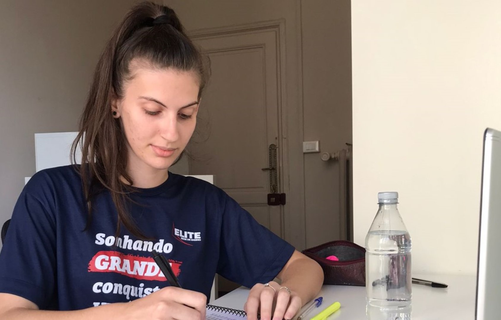Estudante de Cascavel passa em medicina para faculdade pública na Itália Imagem referente a Estudante de Cascavel passa em medicina para faculdade pública na Itália