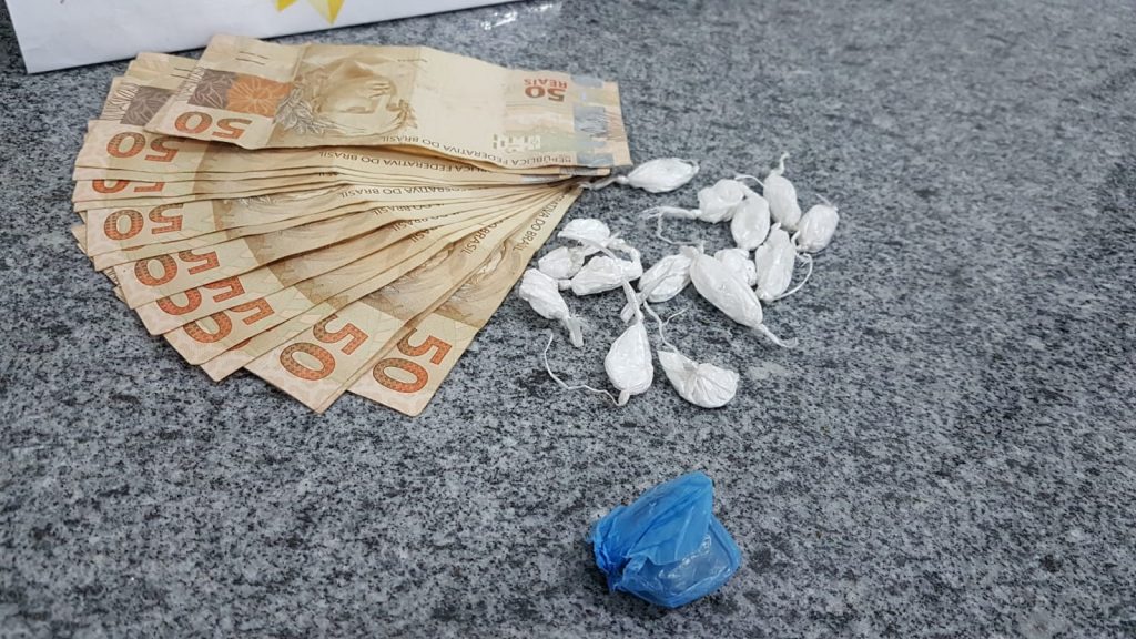 Homem é pego em posse de drogas e acusado de agredir adolescente em Corbélia