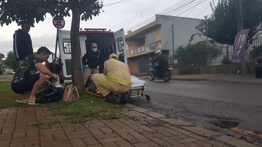 Mulher de 36 anos fica ferida após sofrer queda de moto no Alto Alegre