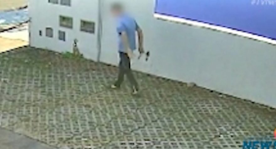 Vídeo: Homem defeca na mão e joga em parede de comércio