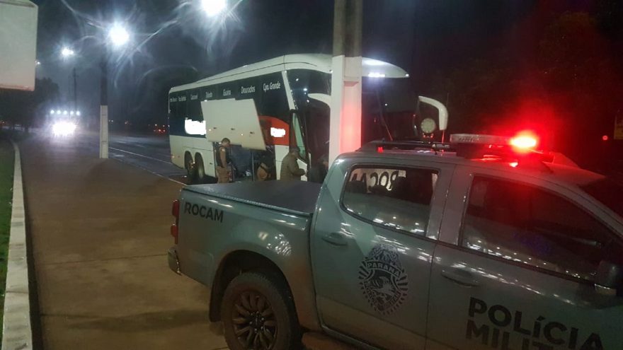 Rocam realiza abordagens a ônibus na Avenida Tancredo Neves