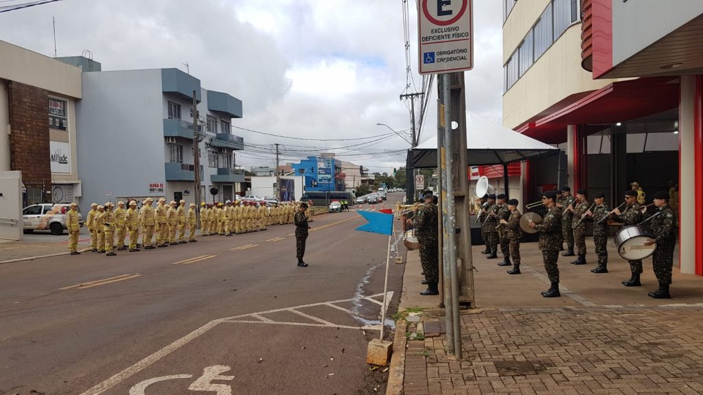 Corpo de Bombeiros comemora 110 anos da corporação no Estado com desfile em Cascavel