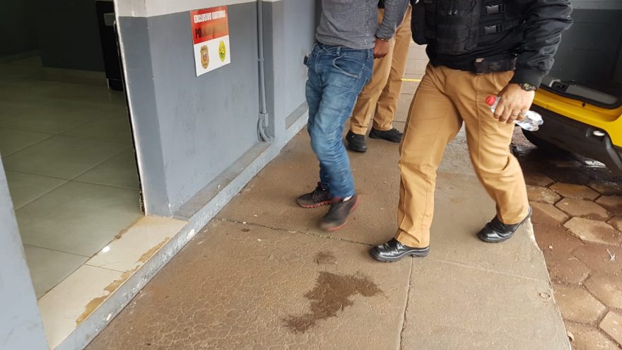 Homem acusado de furto a residência é detido pela PM no Claudete