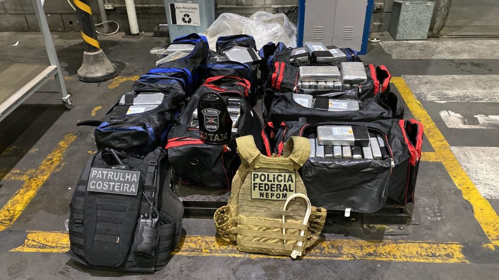 Carga com 279 kg de cocaína destinada a Alemanha é apreendida no Porto de Paranaguá
