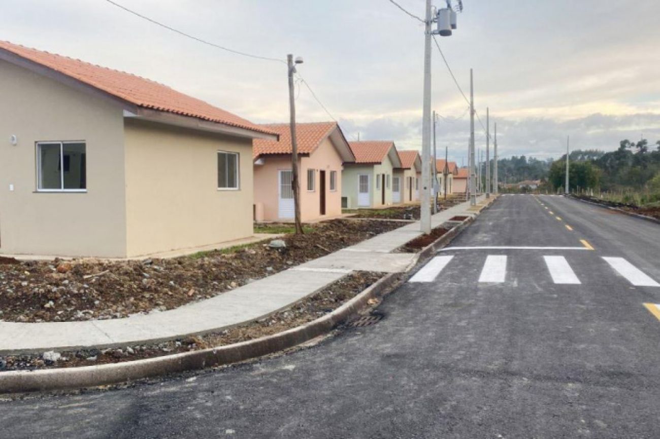 Com obras em fase final, novas casas serão entregues de graça a 34 famílias de Rio Azul Imagem referente a Com obras em fase final, novas casas serão entregues de graça a 34 famílias de Rio Azul