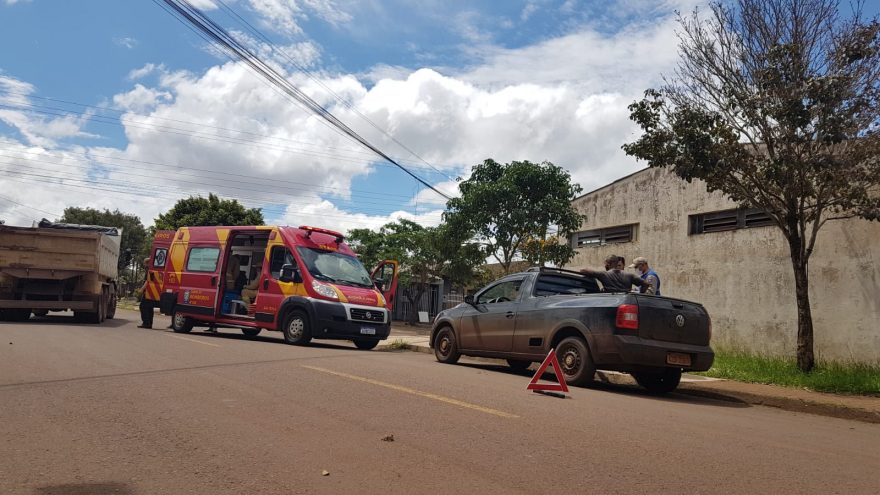 Jovens ficam feridos após colisão entre motos no Santa Felicidade