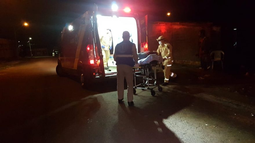 Homem fere a mão com vidro após quebrar janela em sua residência, no Bairro Morumbi