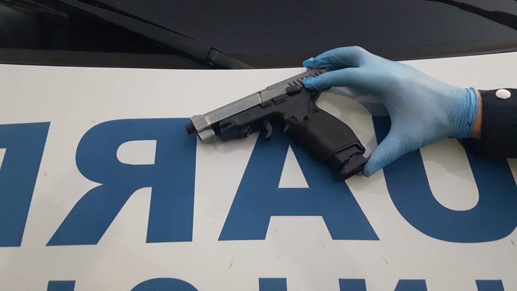 Pistola 9mm é encontrada enrolada em um pano na rodoviária