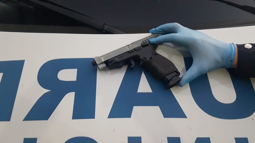 Pistola 9mm é encontrada enrolada em um pano na rodoviária