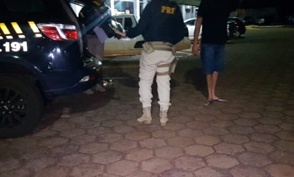 Indivíduo é detido pela Polícia Rodoviária Federal