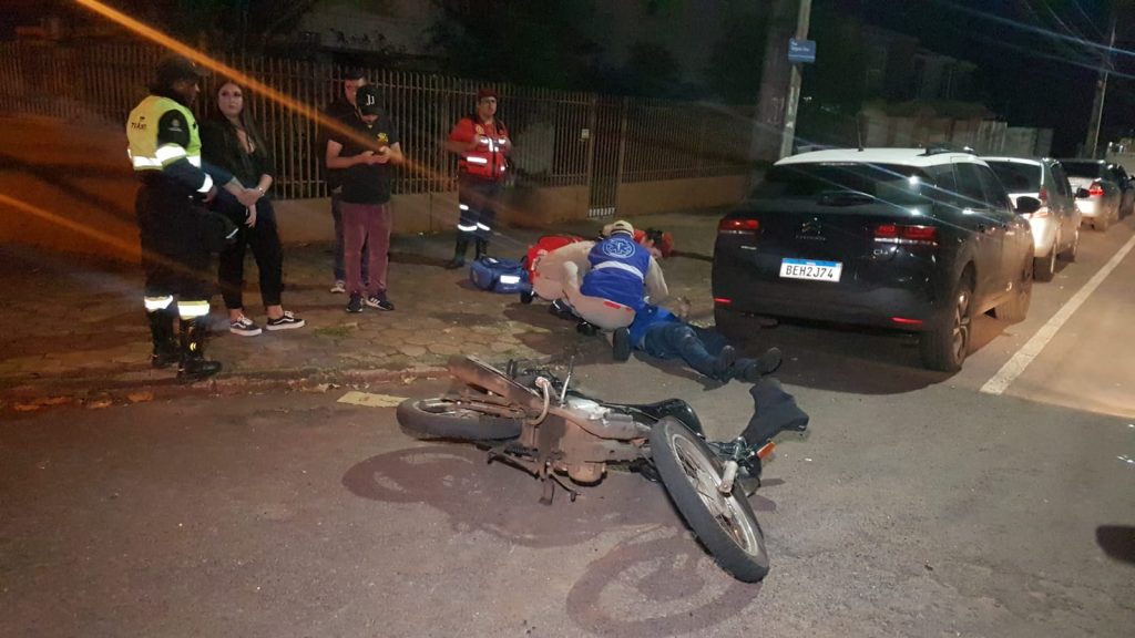 Motociclista fica ferido após colisão no Centro