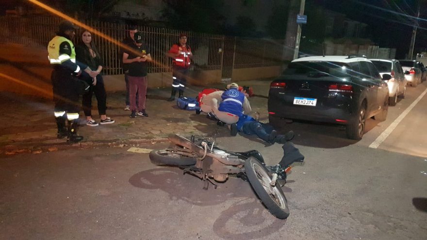 Motociclista fica ferido após colisão no Centro