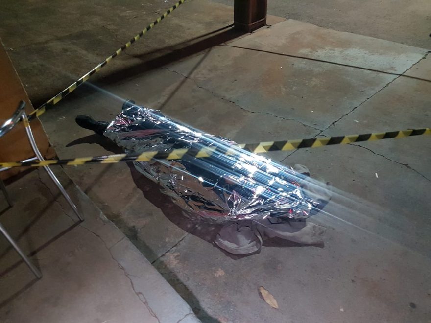 Homem é encontrado morto em via pública no Centro