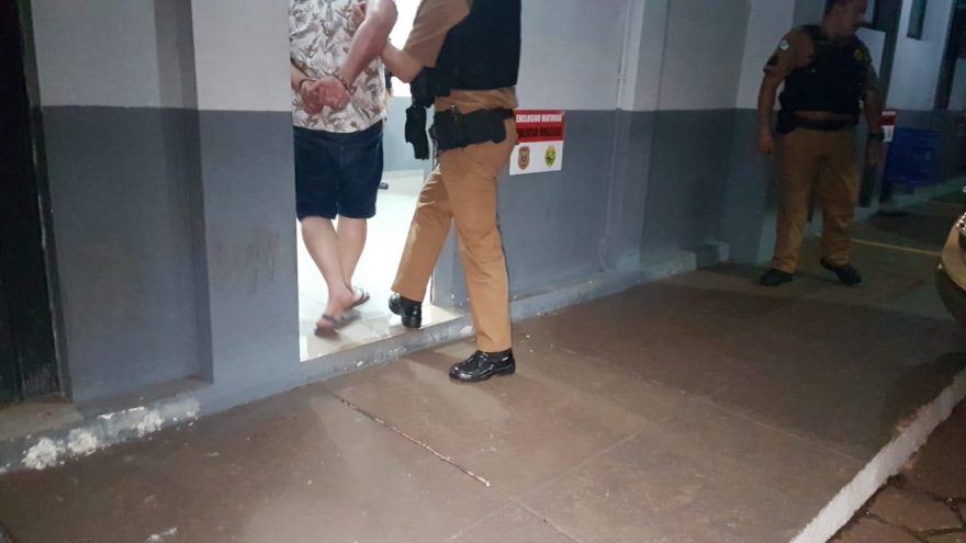 Suspeito de agredir mulher com soco na boca é detido pela PM no Loteamento Barcelona