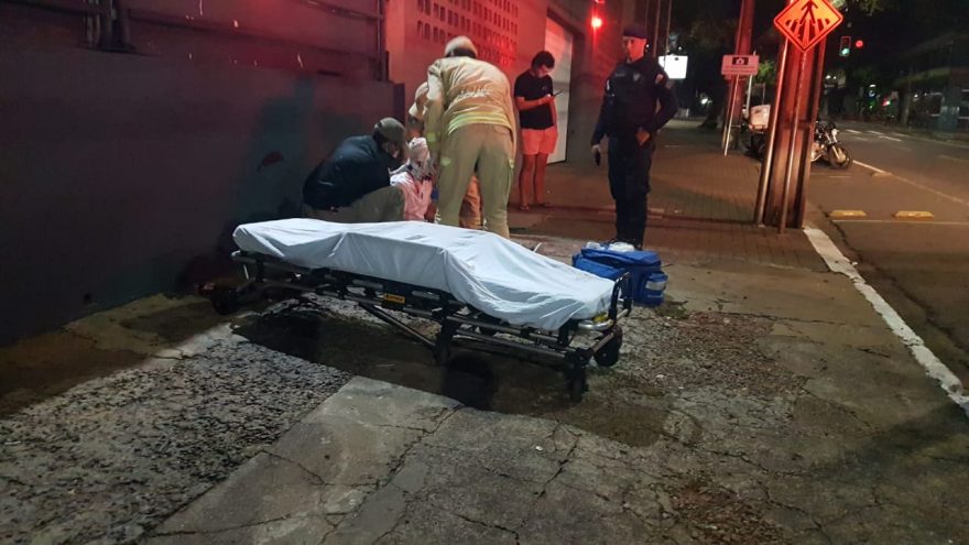Briga entre jovens na Rua Paraná termina com um ferido a canivete e outro levado à delegacia