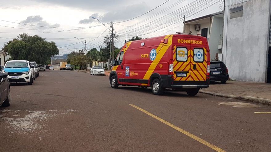 Jovem colidiu uma bicicleta contra um automóvel no Bairro São Cristóvão