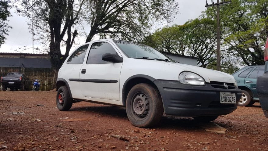 Corsa placa LXR-0245 foi recuperado no Bairro Interlagos pela Polícia Militar
