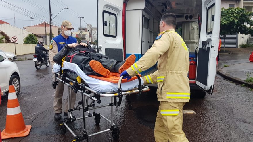 Motociclista fica ferido em colisão no Centro