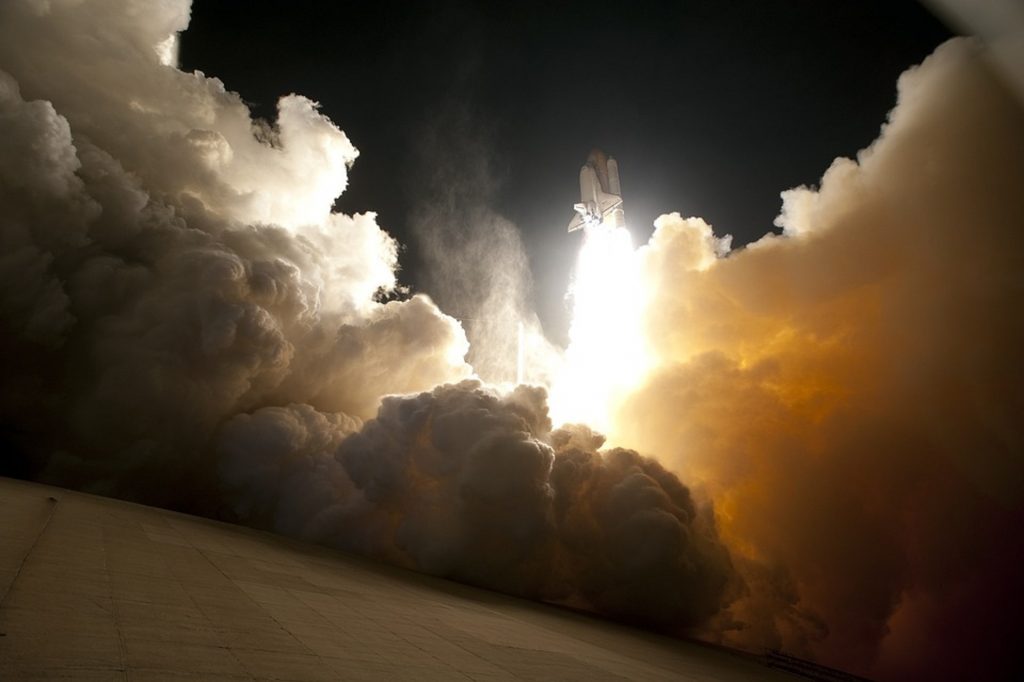 Idosa envia cerca de R$ 160 mil para homem que dizia ser astronauta e que queria voltar para a Terra