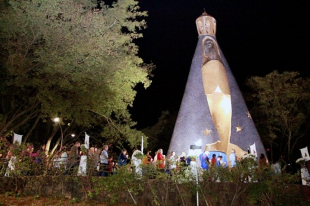 Mesmo com chuva, milhares de visitantes são esperados no monumento de Nossa Senhora Aparecida