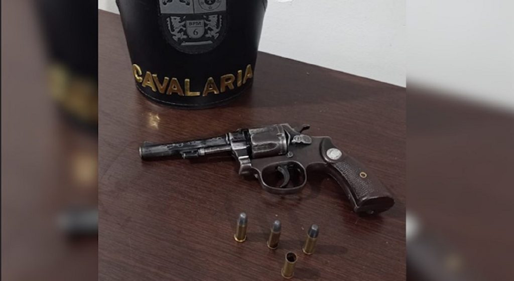 Após diligências em Cascavel e Toledo, jovem de 17 anos é apreendido pela Cavalaria em posse de revólver calibre 32