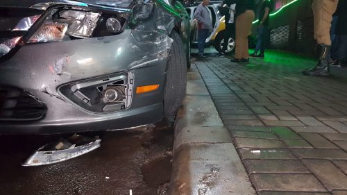 Condutor é preso por embriaguez depois de se envolver em acidente com três carros no centro de Cascavel Imagem referente a Condutor é preso por embriaguez depois de se envolver em acidente com três carros no centro de Cascavel