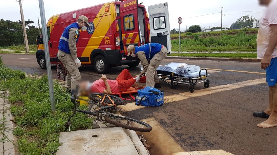 Homem tem suspeita de fratura na perna ao sofrer queda de bicicleta no Bairro Claudete