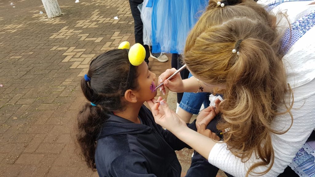 Cáritas realiza tarde de diversão para as crianças