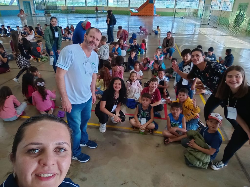 Crianças são beneficiadas em evento alusivo ao dia delas