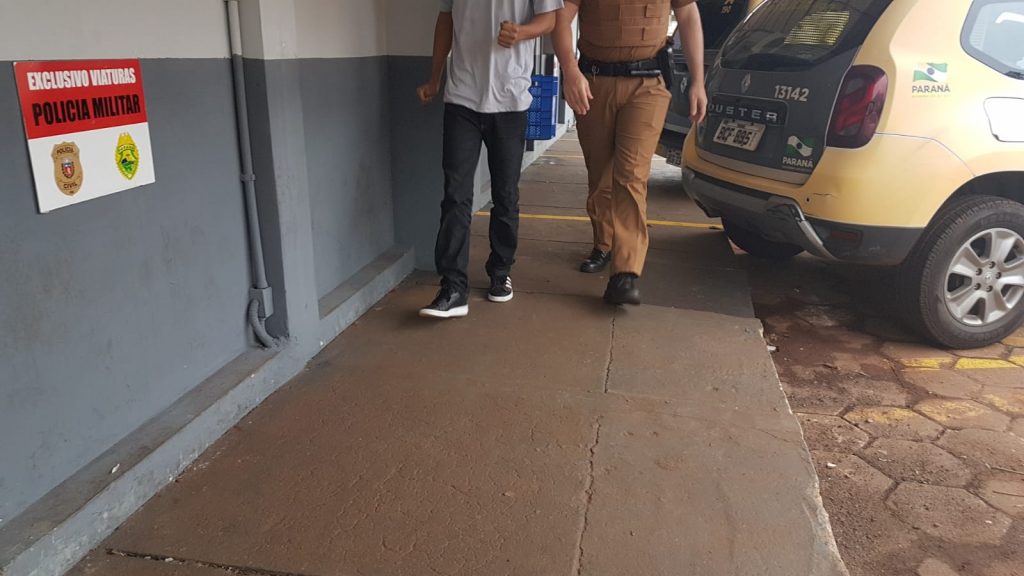 Adolescente é apreendido após furtar duas barras de chocolate e um desodorante
