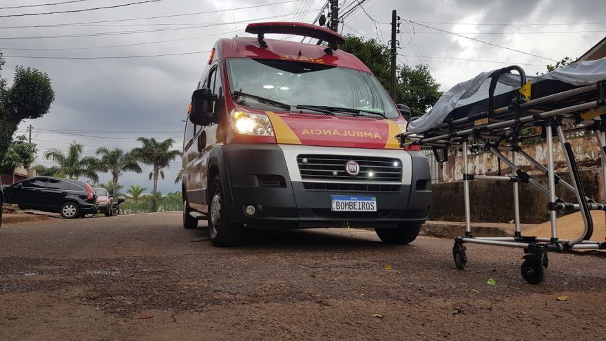 Idosa sofre suspeita de fratura na bacia após queda