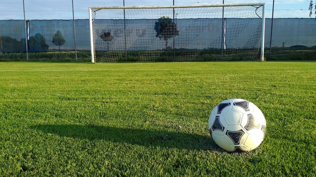 Adolescente morre após trave cair sobre seu tórax em seu aniversário