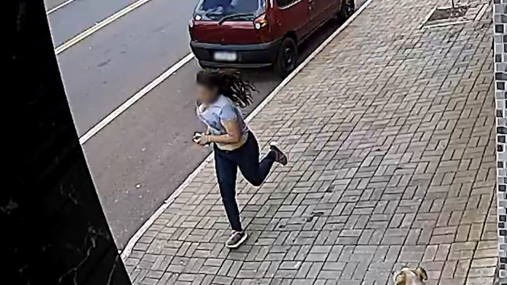 Dono pede ajuda para recuperar celular que mulher teria furtado de dentro de um caminhão