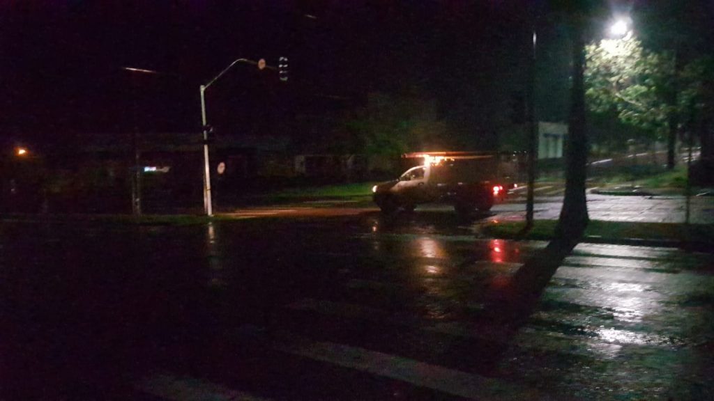 Região Oeste sofre novo apagão depois do temporal no fim da noite de quinta-feira