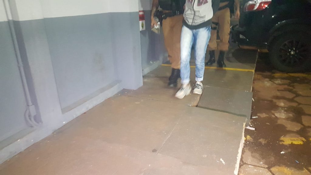 Jovem de 27 anos é detida com quase 800g de maconha em Cascavel