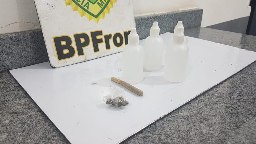 BPFron detém jovens com lança perfume e maconha no posto da PRF, em Cascavel