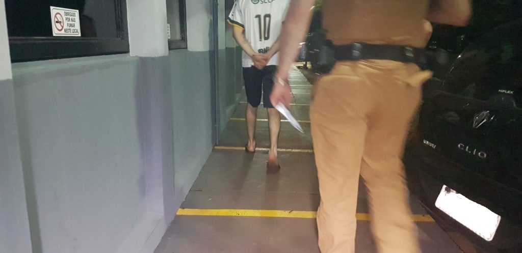 Jovem preso por embriaguez no interior de Matelândia é conduzido à delegacia de Cascavel