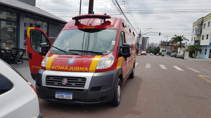 Mulher sofre contusão no crânio após cair em restaurante no Centro