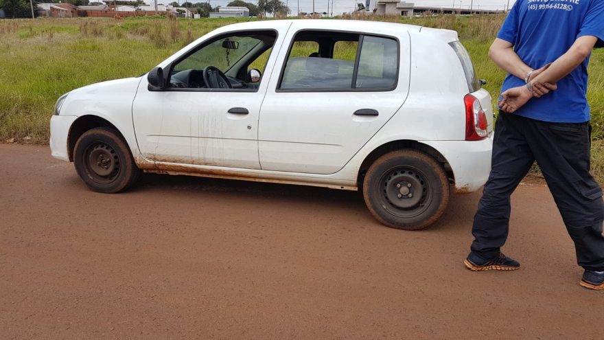 Renault Clio com alerta de furto é recuperado no Loteamento Siena; quatro indivíduos foram detidos