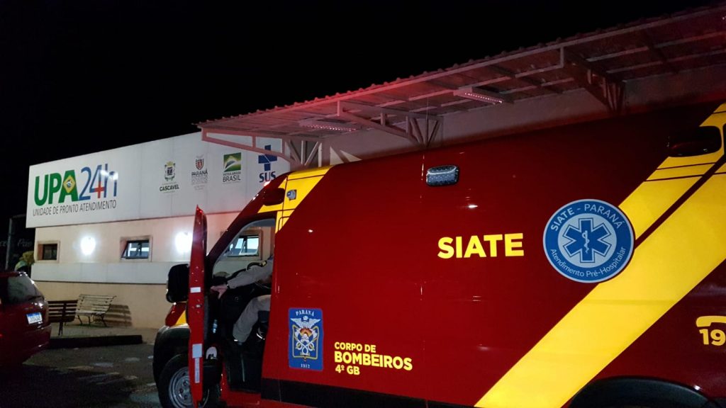Homem fica ferido ao brigar no ‘bailão’ e é socorrido pelo Siate, no Santa Felicidade