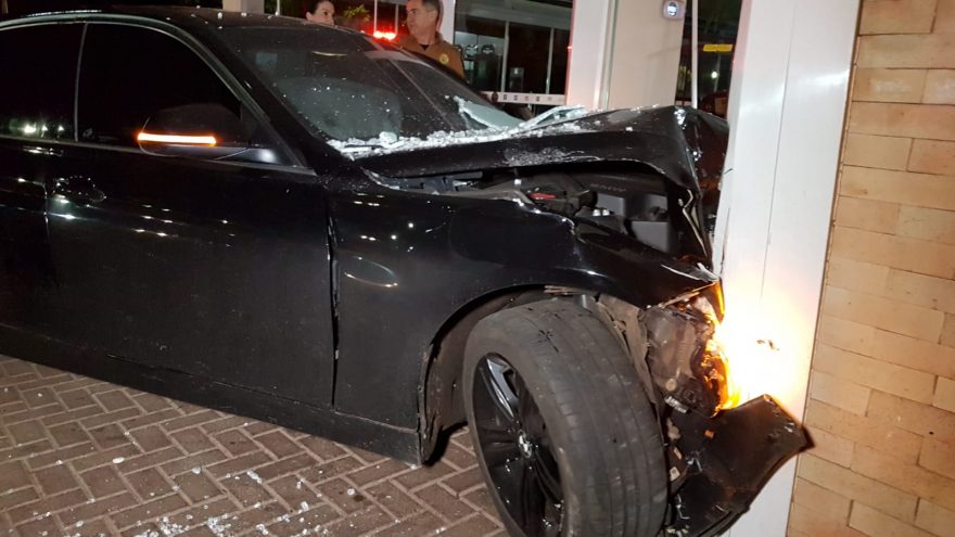 BMW invade padaria no Parque Verde e causa grande prejuízo