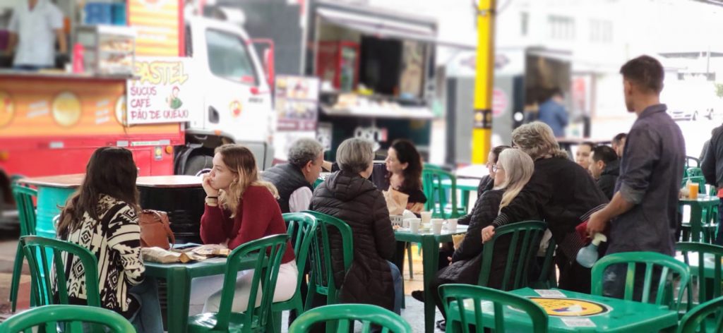 Mesmo com clima instável, Feira do Teatro acontece neste domingo (16) em Cascavel