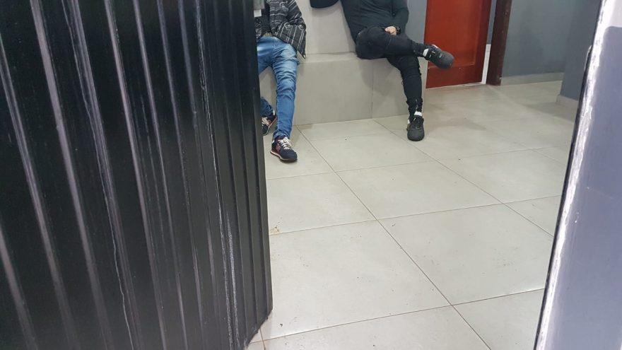 Motorista é detido pela PM ao ser flagrado na contramão da Avenida Brasil